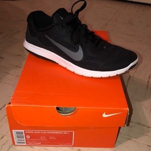 Women’s NIKE flex